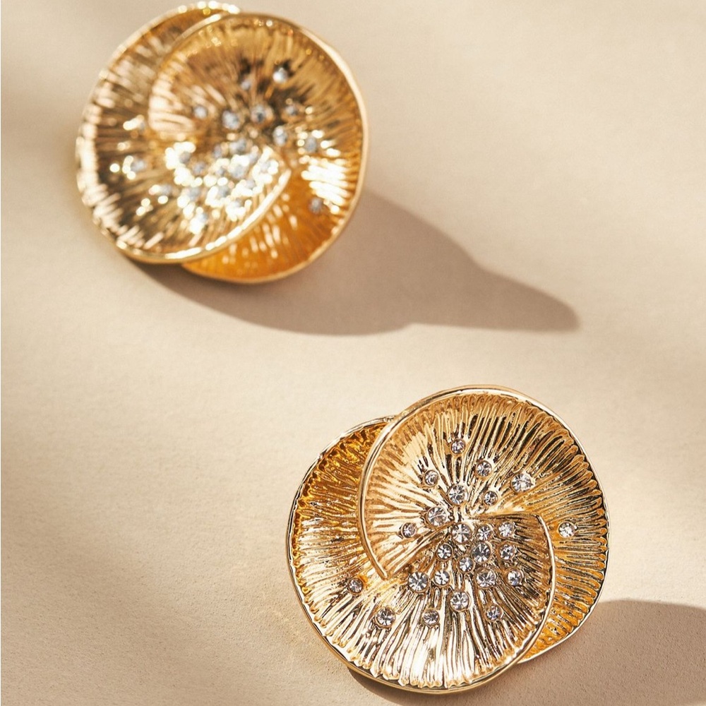 ✨ Crystal Floral Post Earrings